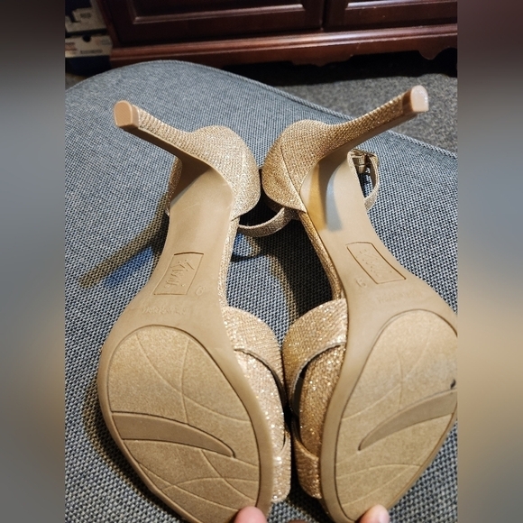 Gold Lavish heels measurements are pictured. - Picture 3 of 8